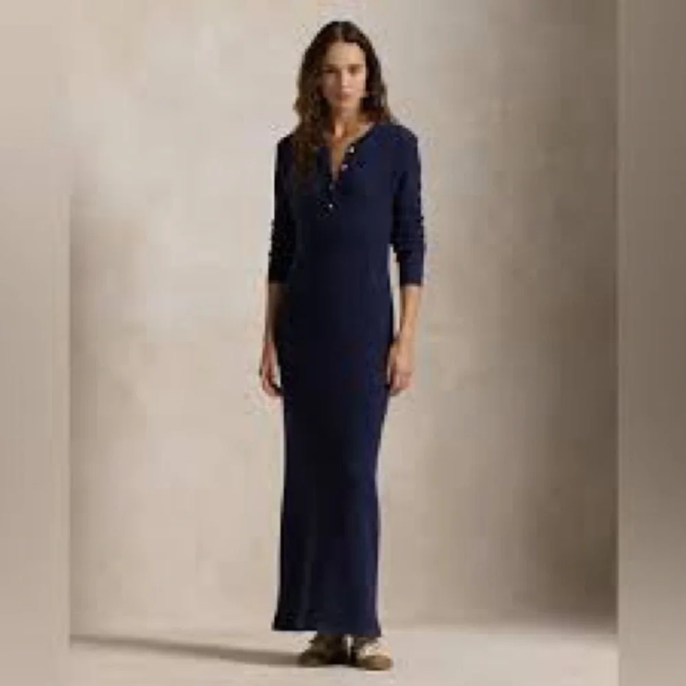 Wool-Cashmere Henley Sweater Dress
Color: Denim Heather
Size: L
NWT - Picture 3 of 8